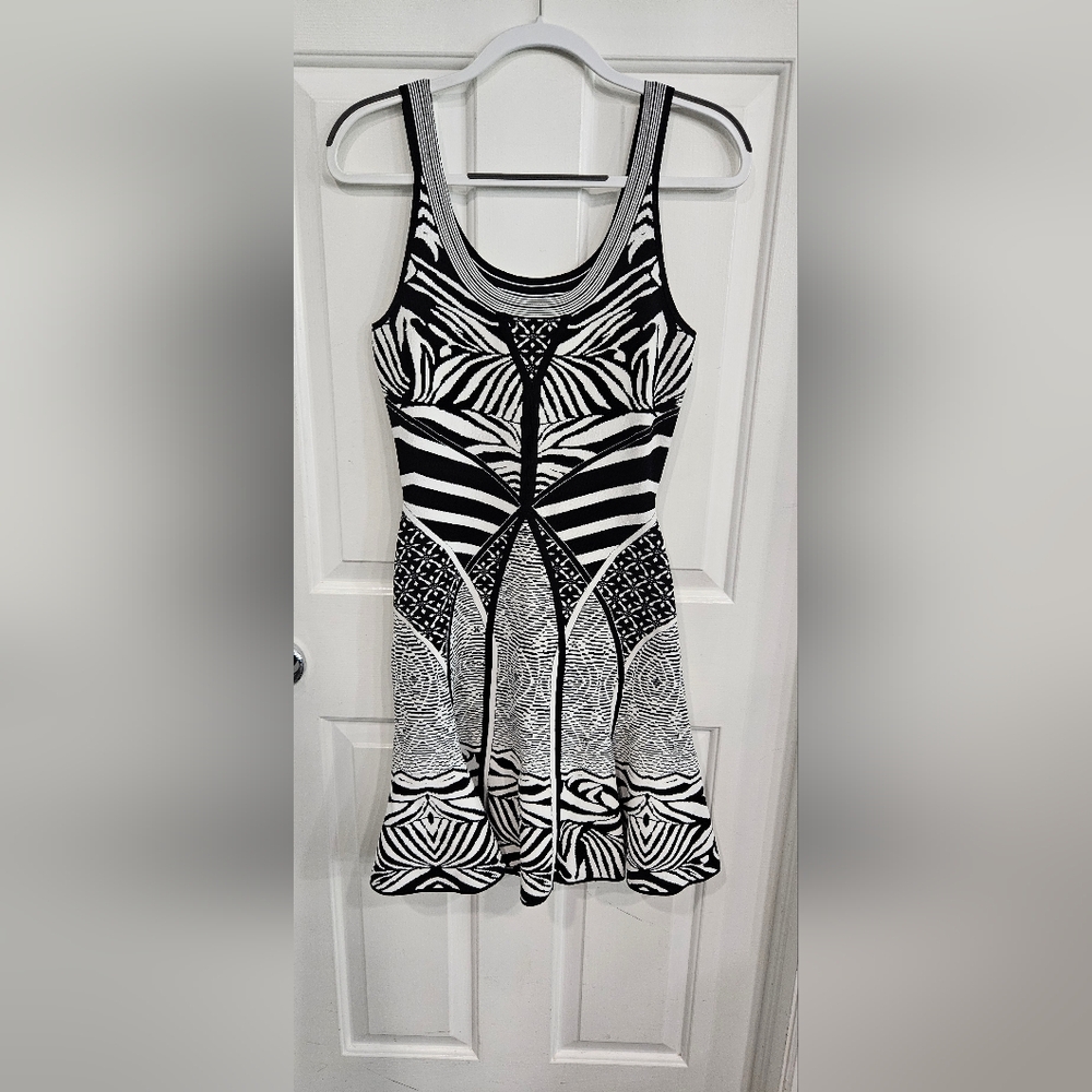 DVF black and white dress size S
